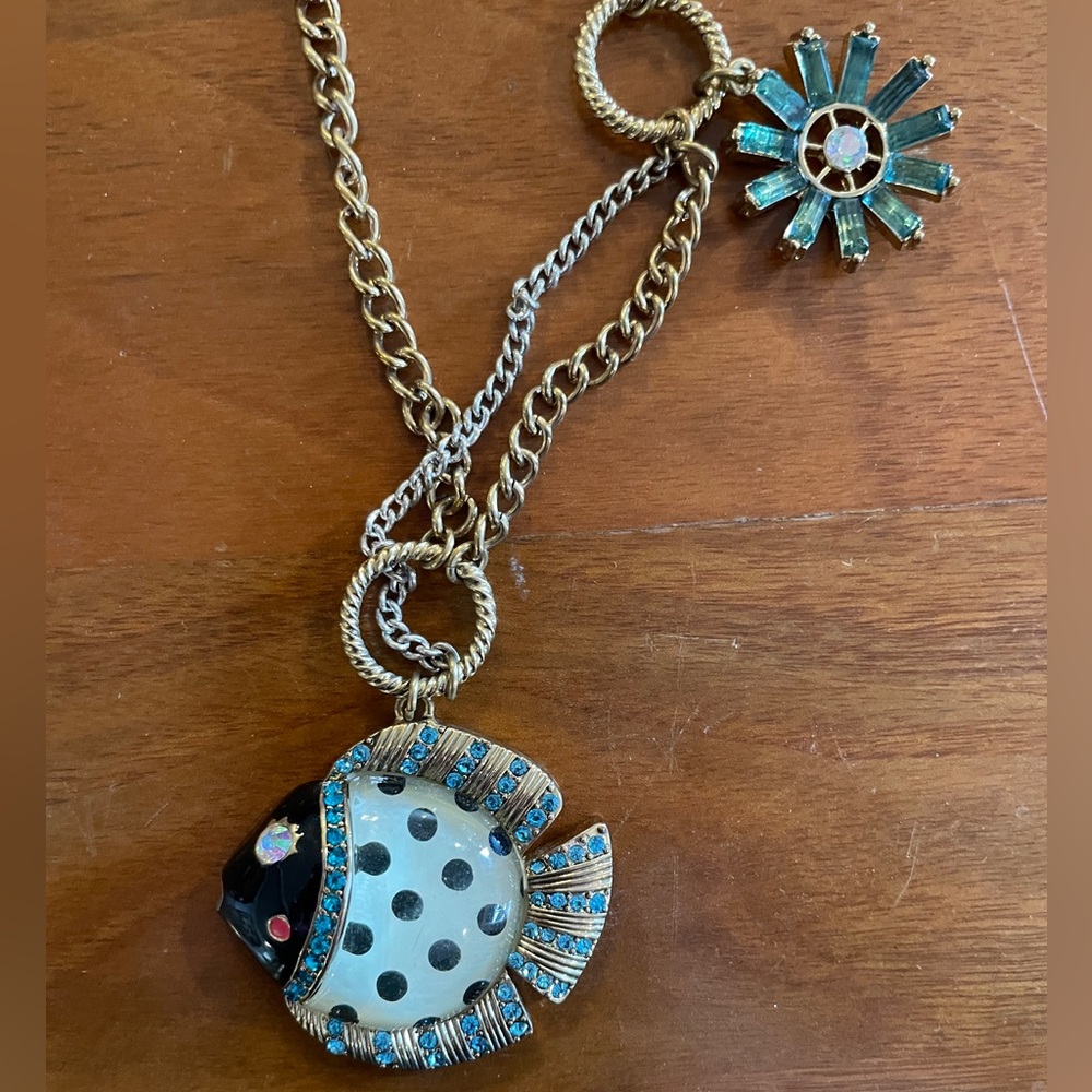 Betsy Johnson Y2K long chain fish pendant necklace